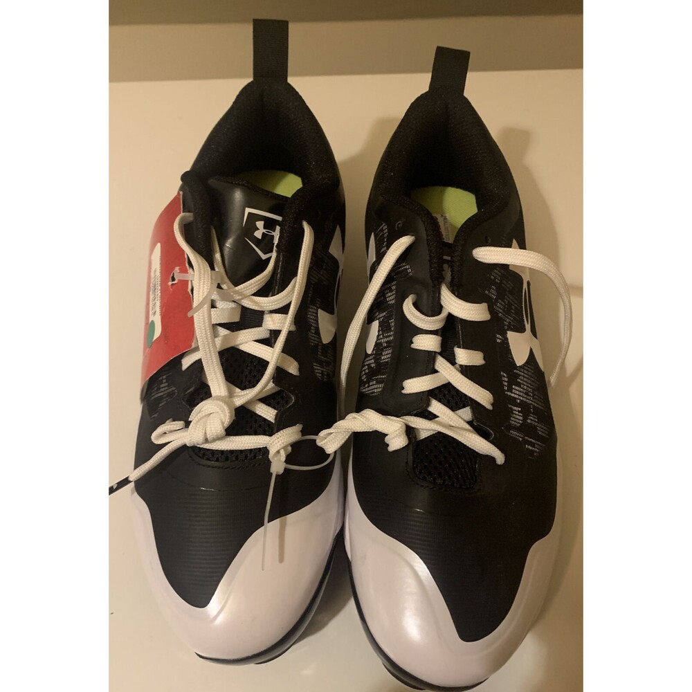 Under Armour Charged Mens Sz 8 Black On Black W/ White Trim Baseball Cleats. NEW
